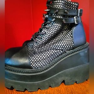 Demonia, Dollskill, Spiked, Platform,Fishnet, ankle Boot, size 9
